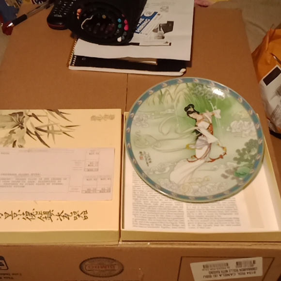 Home decor designer collector's plates - Picture 4 of 5